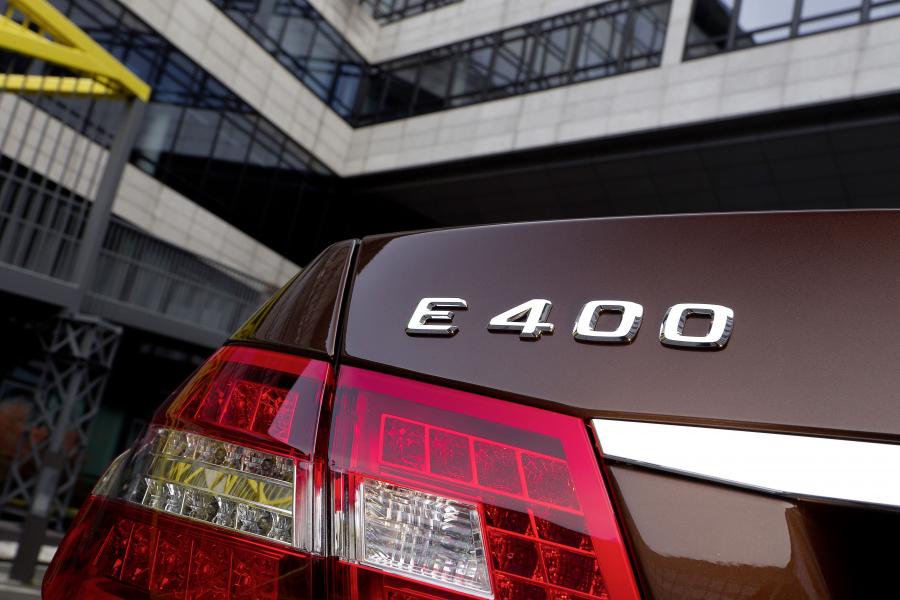  Mercedes-Benz E400 Hybrid 2011 года  (фото 7 из 11)